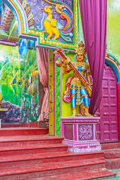 Die Statue von Saraswati in matale kovil — Stockfoto