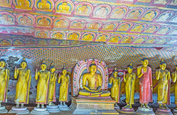 Innenraum des großen neuen Tempels in Dambulla — Stockfoto