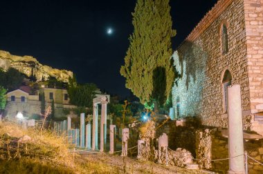 Ayın altında harabe