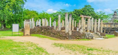 Atadage taş collumns