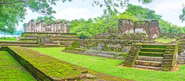 Entre as ruínas de Polonnaruwa — Fotografia de Stock
