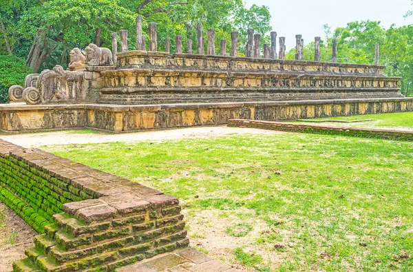 Visitando la antigua Polonnaruwa — Foto de Stock