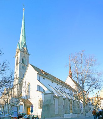 Zürih'te Predigerkirche sivri