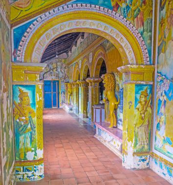 Hikkaduwa tapınakta süslemeleri