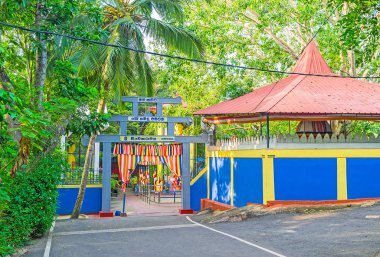 Budist tapınağı kapıya