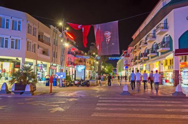 Kemer'de akşam walk