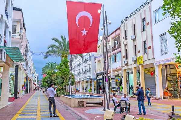 La rue centrale de Kemer — Photo