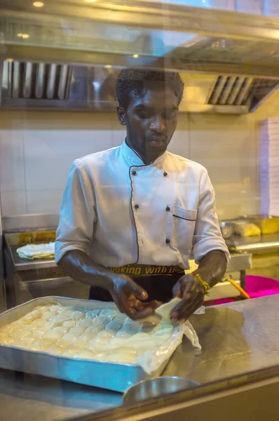 Cozinhar o roti — Fotografia de Stock