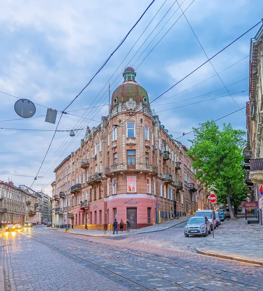 Die Eckfassade — Stockfoto