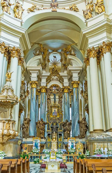 Wnętrze kościoła Dominikanów we Lwowie — Zdjęcie stockowe