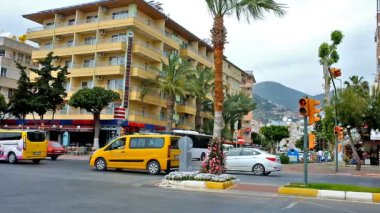 Atatürk Bulvarı Alanya'da trafik