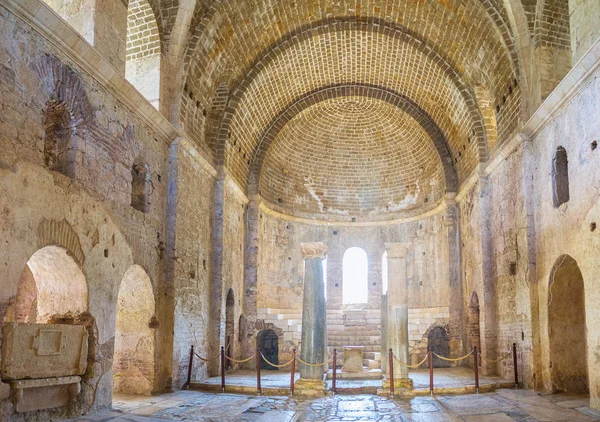 La Basílica en ruinas —  Fotos de Stock