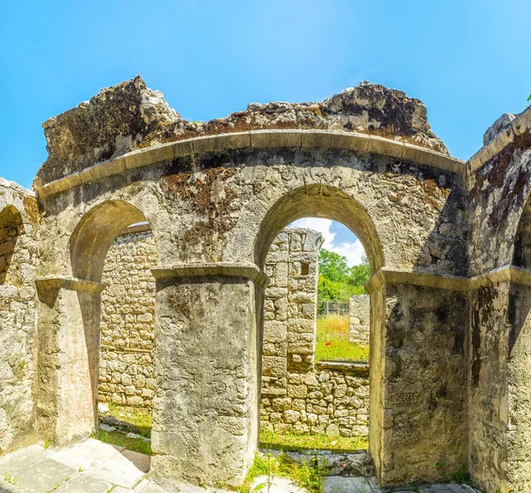 Der Bogen zum Hof — Stockfoto