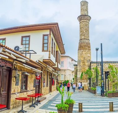 Kırık Minare Camii