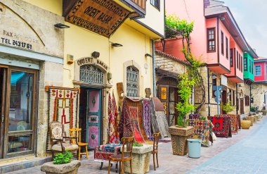 Sokakta halı