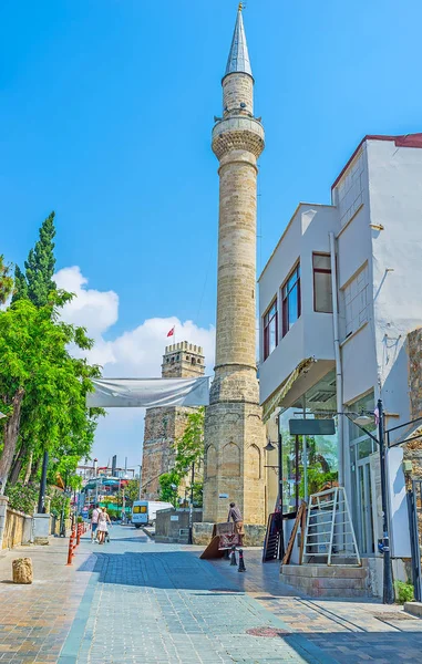 The tall stone minaret — Stock Photo, Image