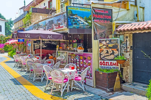 Het kleine café in Kaleici — Stockfoto