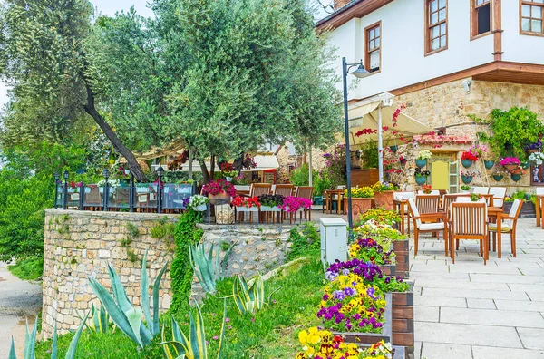 The outdoor cafe in Kaleici — Stock Photo, Image