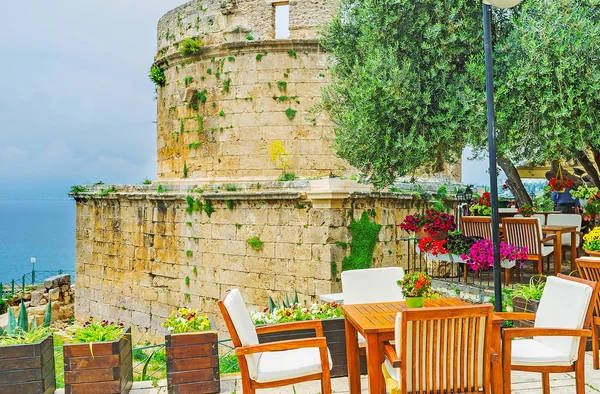 Restaurangen på Hidirlik-tornet i Antalya — Stockfoto