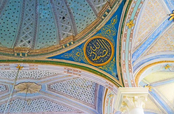 Placas caligráficas en Mezquita de Aladino — Foto de Stock