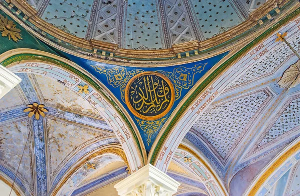 在天花板上的阿拉丁清真寺 — 图库照片