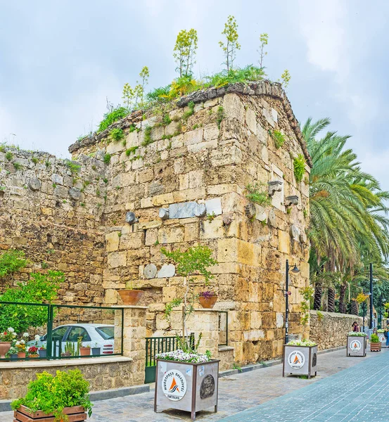 Das antike Gebäude in Antalya — Stockfoto