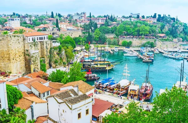 Der mittelalterliche Hafen von Antalya — Stockfoto