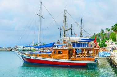 Antalya Limanda gemiler