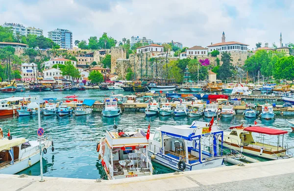 The picturesque old marina of Antalya — Stock Photo, Image