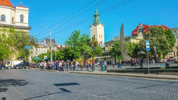 De laan van de vrijheid (Prospekt Svobody) In Lvov — Stockvideo