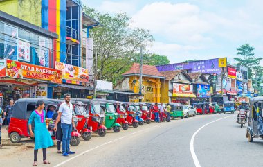 Tuk tuk taksi Pusselawa içinde