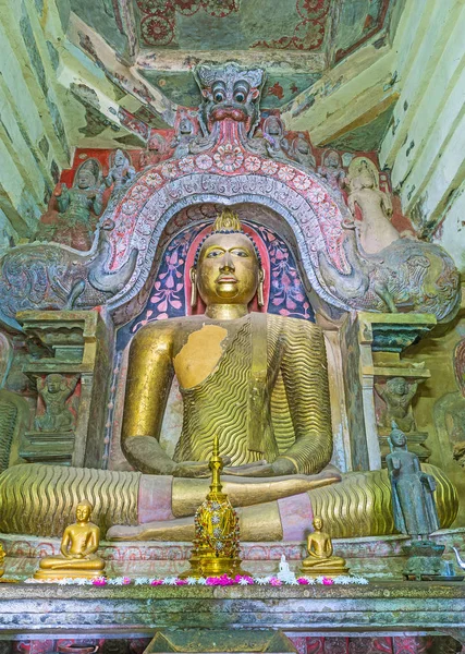 Az arany Buddha Gadaladeniya Vihara — Stock Fotó