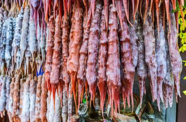 Gürcü cevizli sucuk