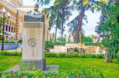 Tiflis Opera Bahçe Tiyatrosu