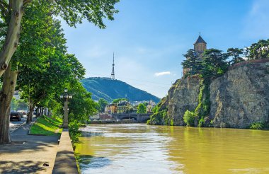 Tiflis Kura banka boyunca yürüyüş