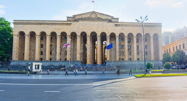 Здание парламента в Тбилиси
