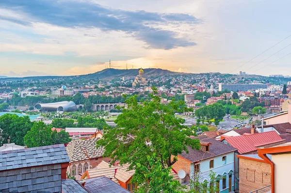 Tbilisi üzerinde günbatımı — Stok fotoğraf