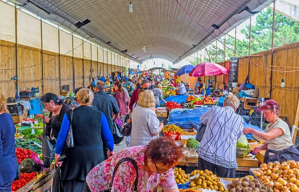 Les légumes frais dans le marché aux déserteurs de Tbilissi — Photo