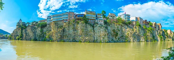 Das felsige Ufer der Kura in Tiflis — Stockfoto