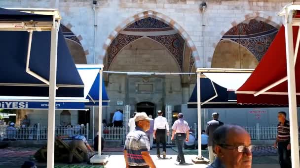 Muslimové v Murat Pasha Mosque — Stock video