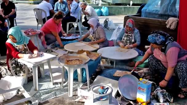 Traditionelles türkisches Streetfood — Stockvideo