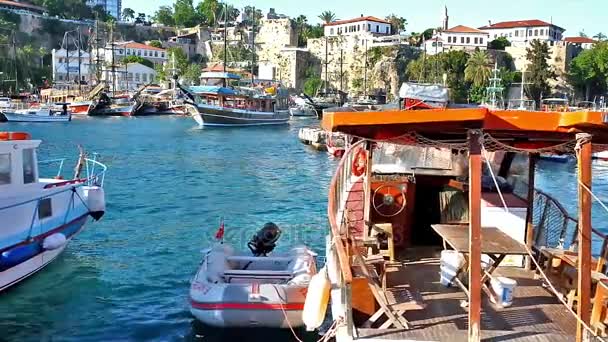 Barcos en puerto de Antalya — Vídeos de Stock