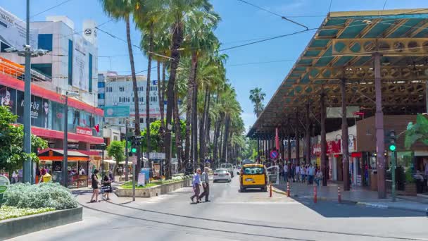 Tráfico en Antalya — Vídeo de stock