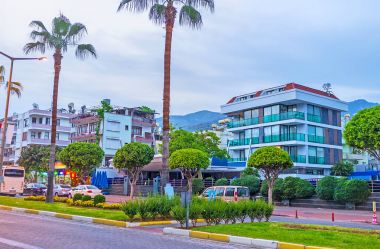 Alanya akşam sokaklarında
