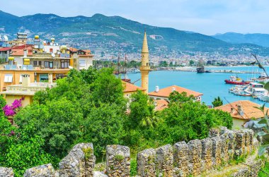 Alanya cityscape kale duvarı ile