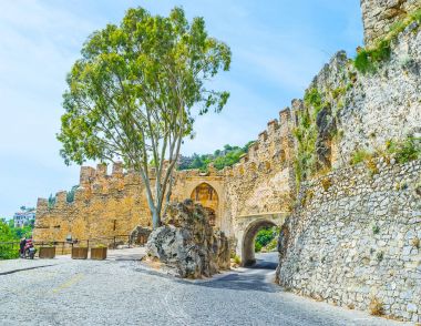 Alanya'da Çift Kişilik kapıları