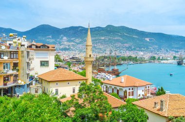Alanya cityscape eski minare ile