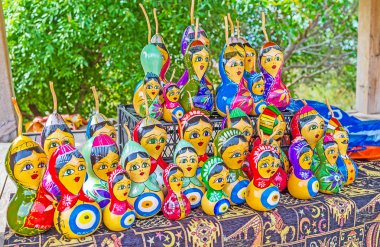 Alanya pazarında el yapımı bebek