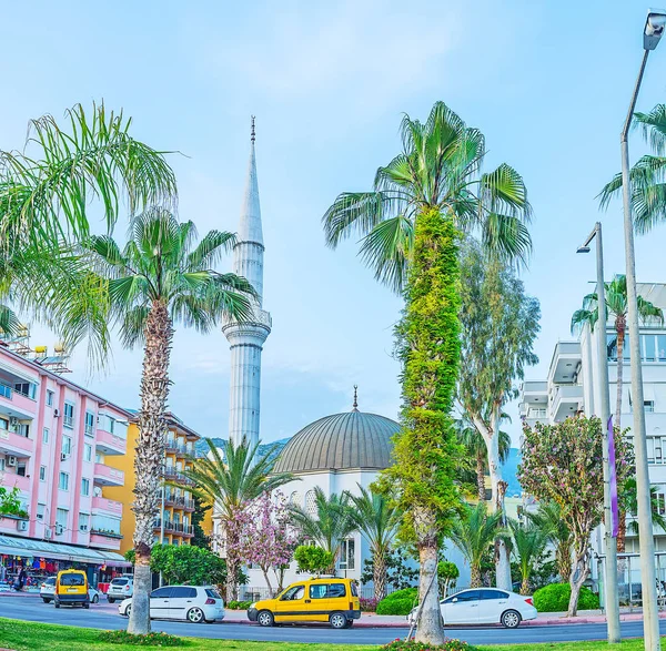 I punti di riferimento del viale Ataturk ad Alanya — Foto Stock