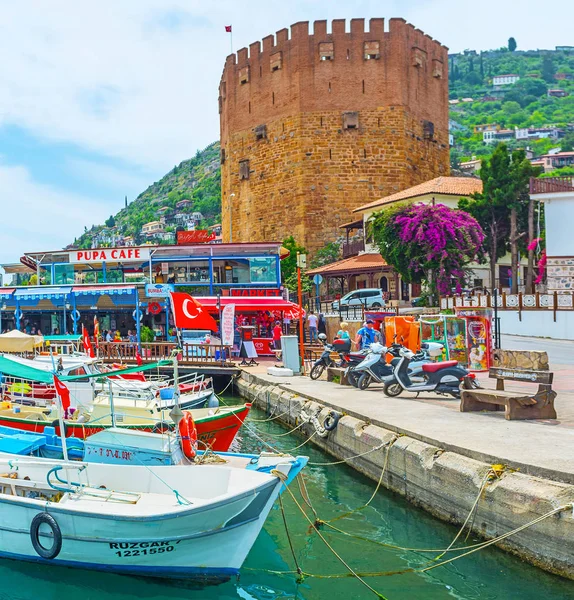 Os marcos da antiga marina de Alanya — Fotografia de Stock